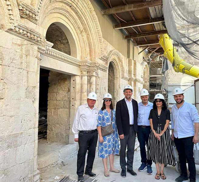 Sam Grundwerg visits Tiferet Yisrael construction site
